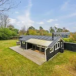 Charming Older With Several Terraces, Annex, Hot Tub And Shelter Just A Few Minutes Walk From Elsegarde And Close To
