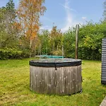 別荘 Charming Older With Several Terraces, Annex, Hot Tub And Shelter Just A Few Minutes Walk From Elsegarde And Close To